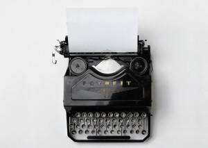 pisalni-stroj-unsplash-florian-klauer-small